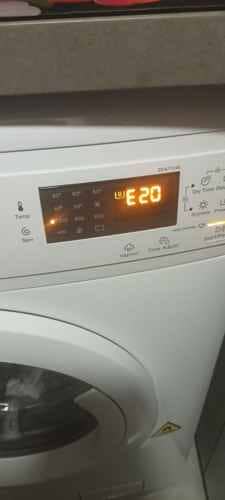 這部Zanussi ZKN系列洗衣機E20故障現場：50支牙線竟成排水主兇🦷