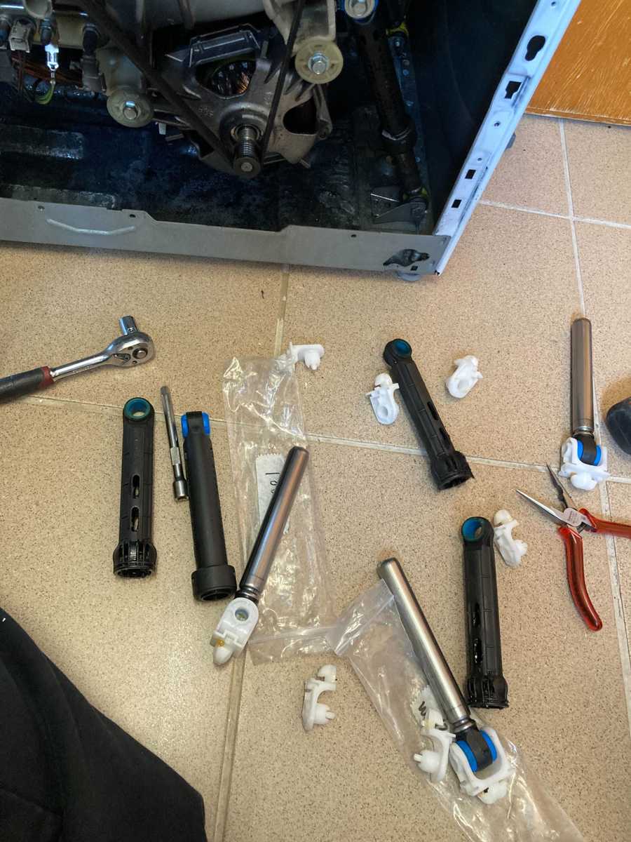 搬宿舍前省下一台新機，這部西門子WS系列洗衣機漏水現場修復💧