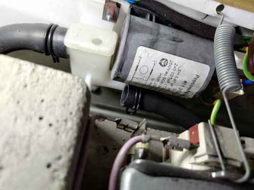 拆機後找出漏水真相：這部Gorenje WDI系列洗衣機烘乾喉管鬆脫 💡