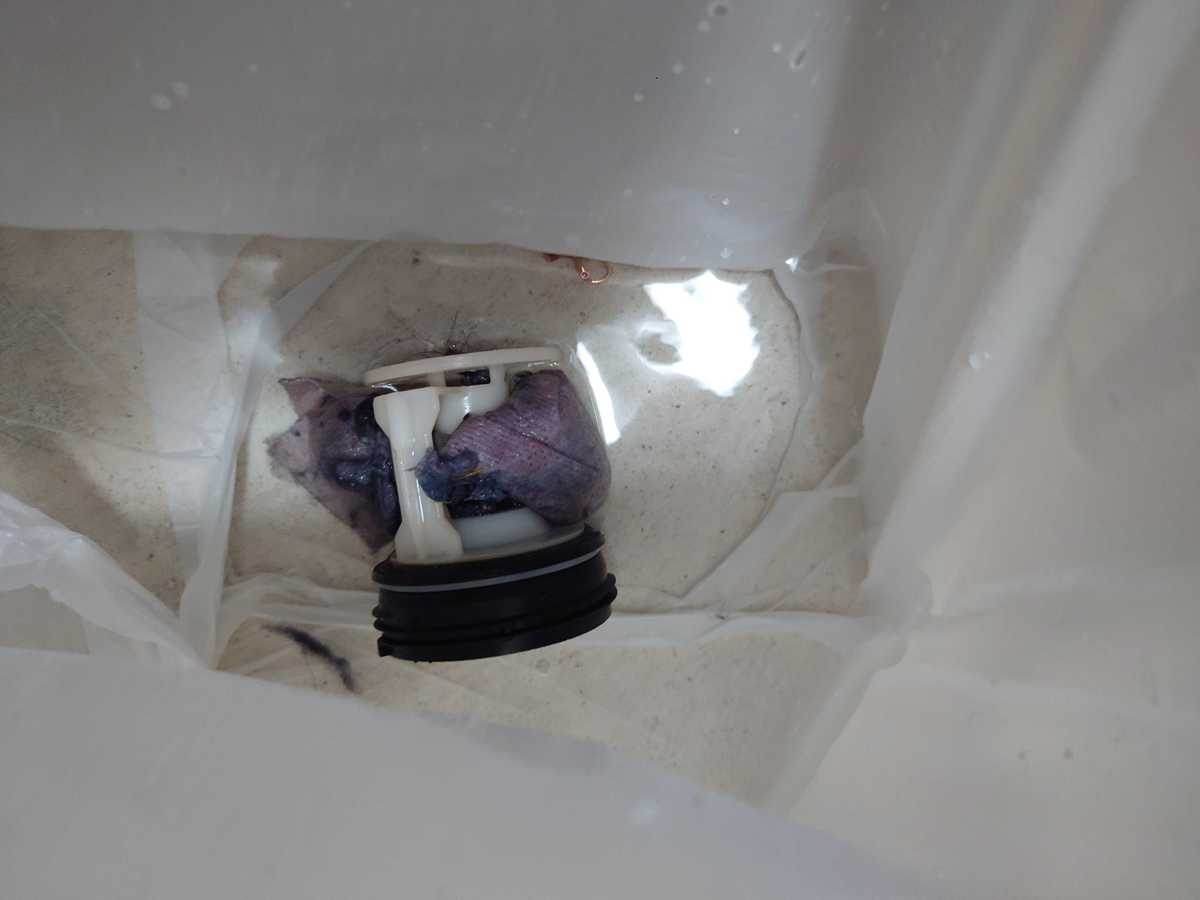 打開過濾器竟見吸色紙與耳環？破解這部惠而浦WRAL系列洗衣機E12排水故障🔍