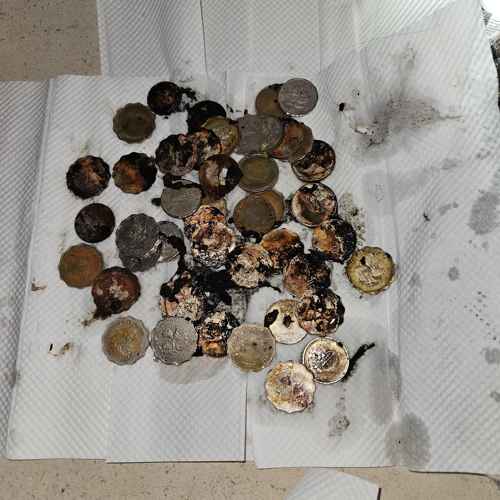 千枚硬幣卡死排水系統：這部Candy CDB系列前置式洗衣機E03故障碼現場拆機報告 🪙