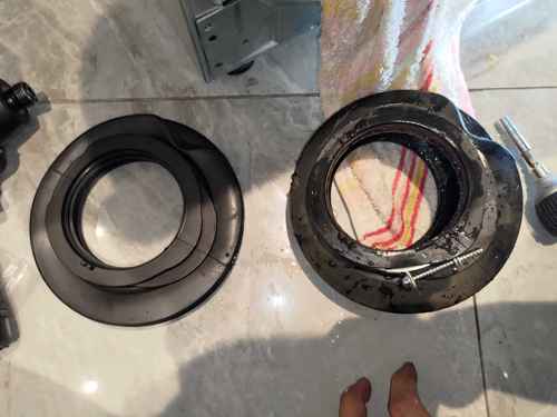 這部西門子WK系列洗衣機漏水突發：針狀異物刺穿風管的現場檢修 🧐