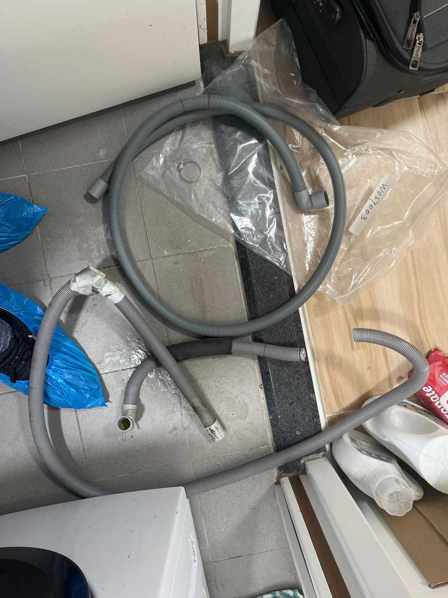 隱藏壓力源：鐵架讓這部Hitachi BDD系列洗衣機排水喉斷裂🧩