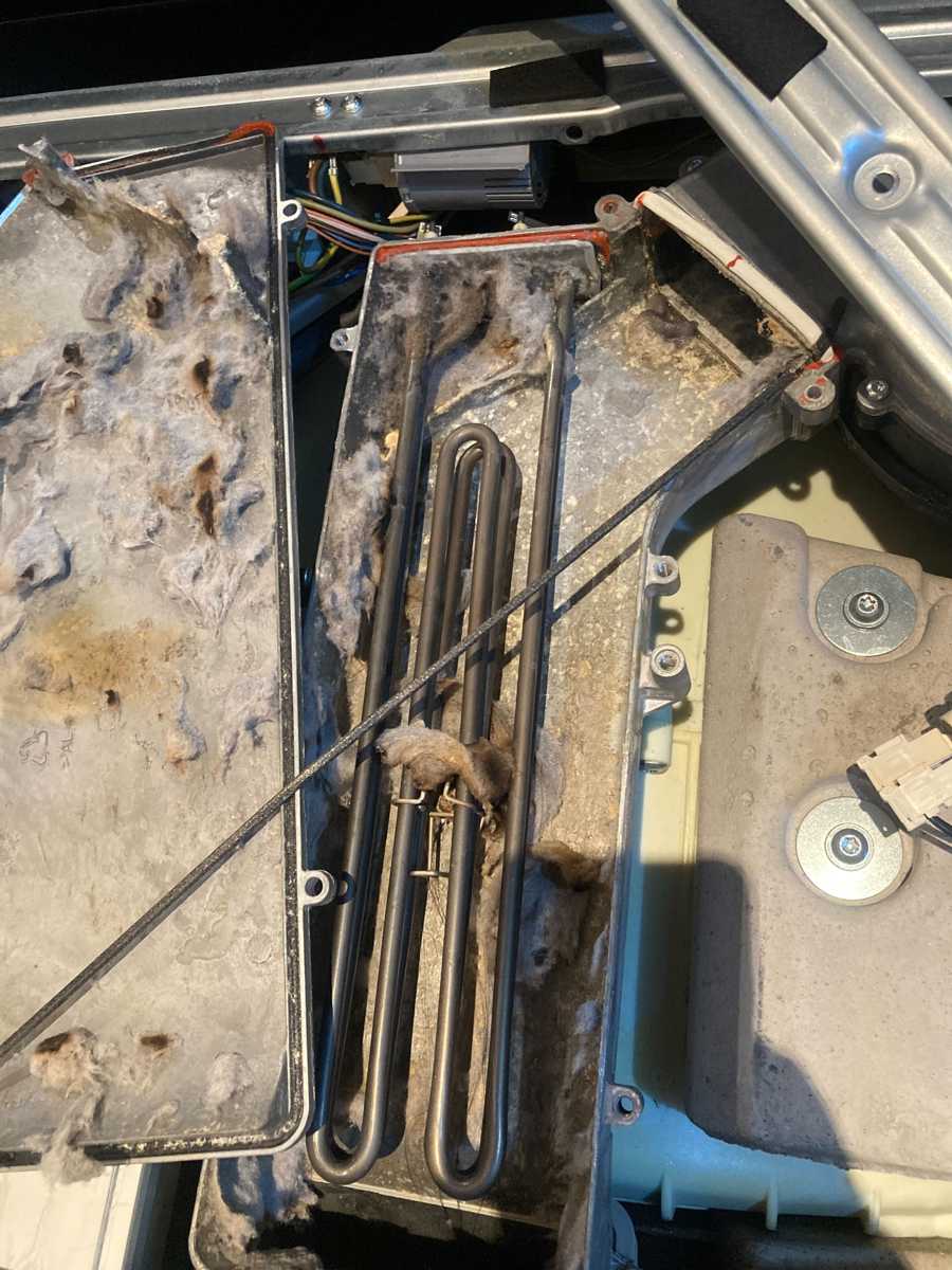 王小姐的緊張時刻：這部西門子前置式洗衣機烘乾時突然冒白煙 🌀