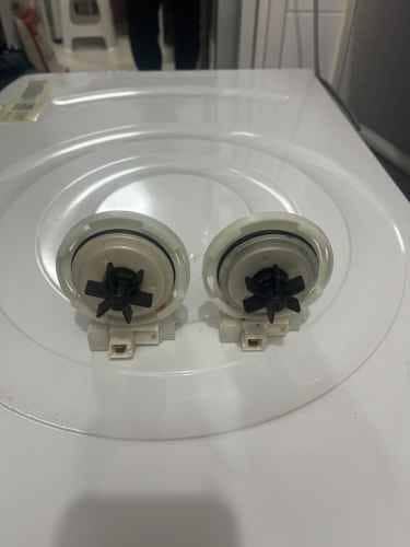 一枚硬幣卡住排水泵，這部西門子WM系列洗衣機終於又能順暢排水 🪙