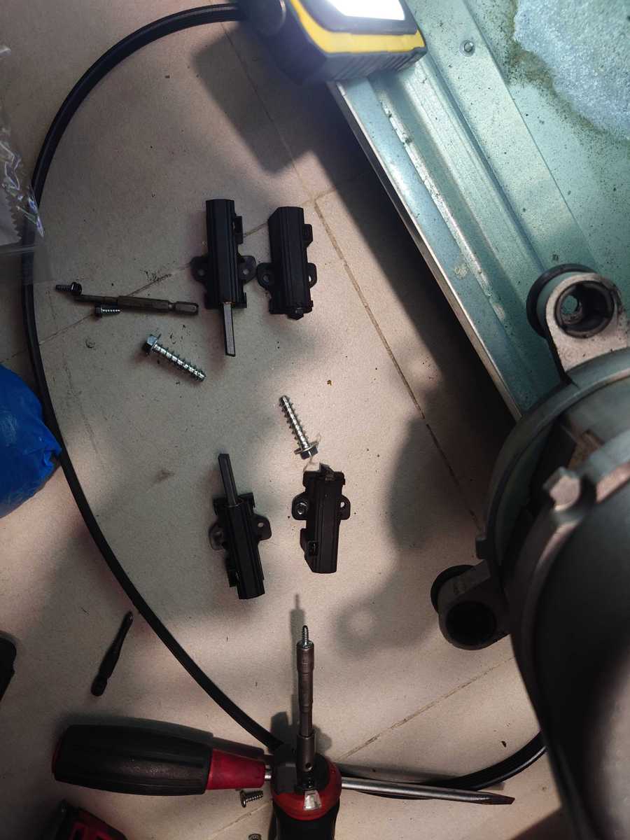 洗衣機無故停轉：這部西門子WD系列洗衣機如何在狹小廚房中完成碳刷更換🍃