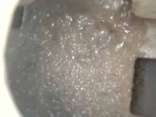 過量柔順劑是這部Rosieres前置式洗衣機黑色小點的真凶🧪