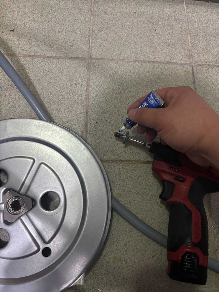 機主洗少衣物導致飛輪鬆動？師傅上門修復這部Brandt BT系列洗衣機異音實錄 🎭