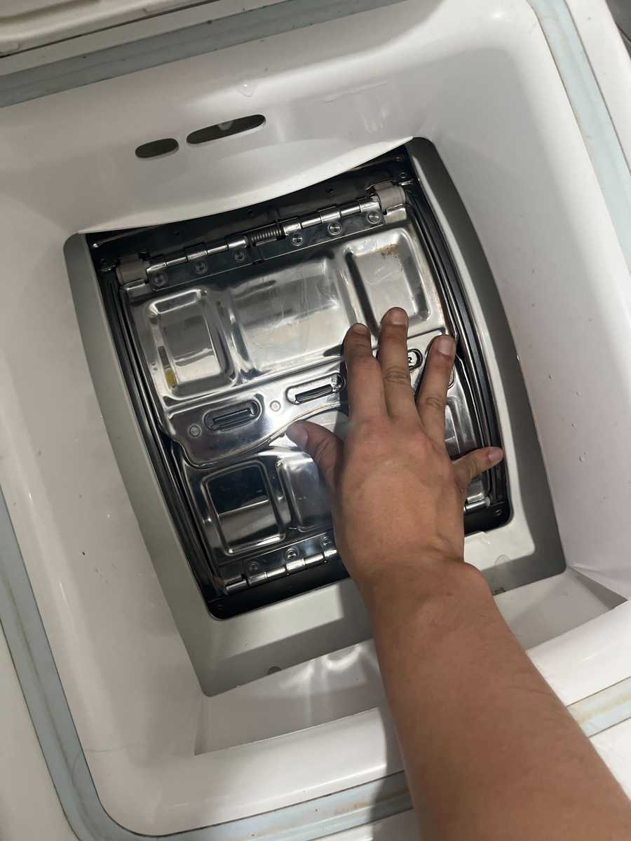 這部Brandt BT系列洗衣機F07故障碼：機門反開習慣釀成報廢悲劇🤯