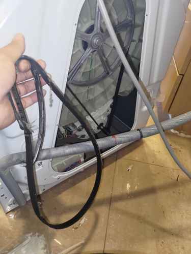 李先生的這部Whirlpool WRAL系列洗衣機突然不脫水？一條斷裂皮帶揭開真相🔍