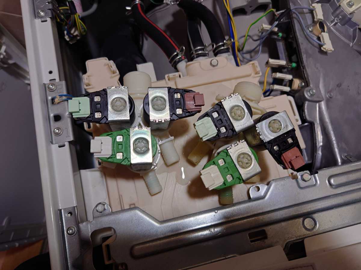 這部Zanussi ZWD系列洗衣機洗程無預警拉長？揭開入水掣老化背後真相💧