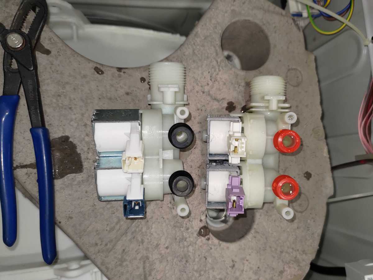 這部惠而浦CFCR系列洗衣機遇到h2o故障碼，師傅現場竟發現入水掣老化 🧩