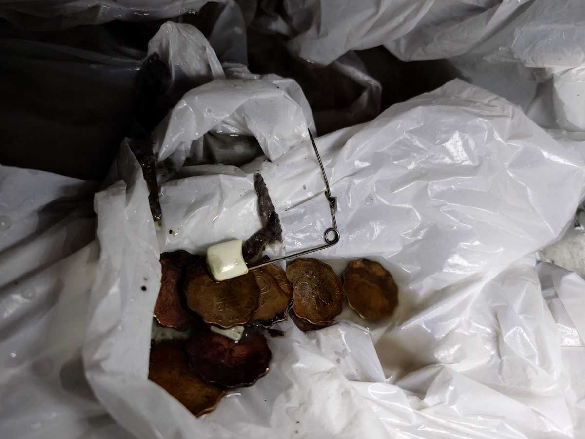 這部Philco PAS系列洗衣機E03故障，硬幣築起小水壩🪙