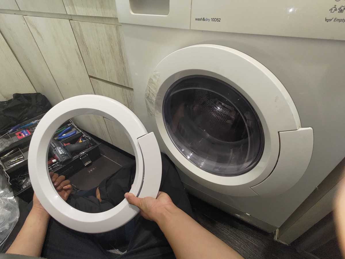 租屋初見裂縫：這部西門子 WD系列洗衣機門框竟突然下墜 😨