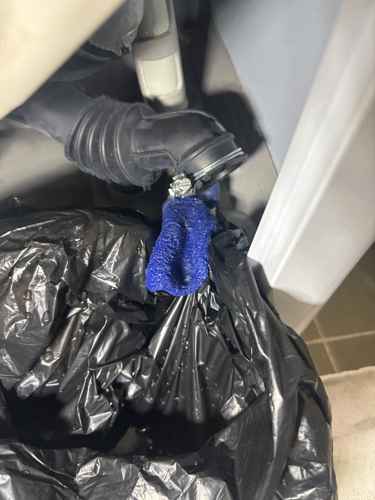 過濾器卡住＋細物堆積，師傅清潔後這部Zanussi ZWY系列洗衣機恢復運作 🛁