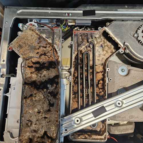 這部西門子WK系列洗衣機烘乾時不出風，塵埃堆積引發風鼓摩打故障🌀