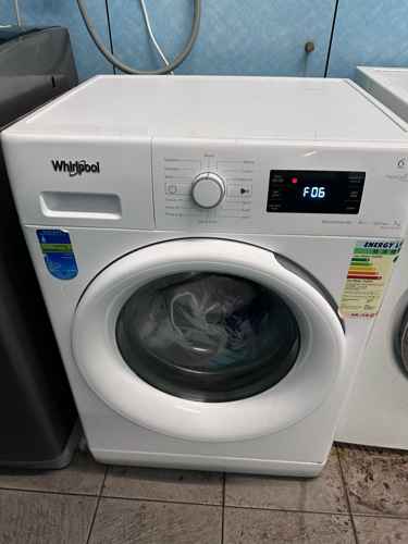 這部惠而浦FWG系列洗衣機F06故障碼背後：濕氣如何悄悄摧毀門鎖機制 🕵️