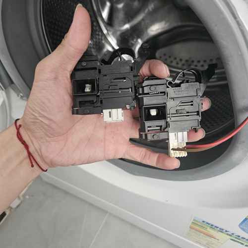 洗衣完卻打不開門！這部Indesit EWD系列洗衣機門鎖掣現場處理步驟 🗝️
