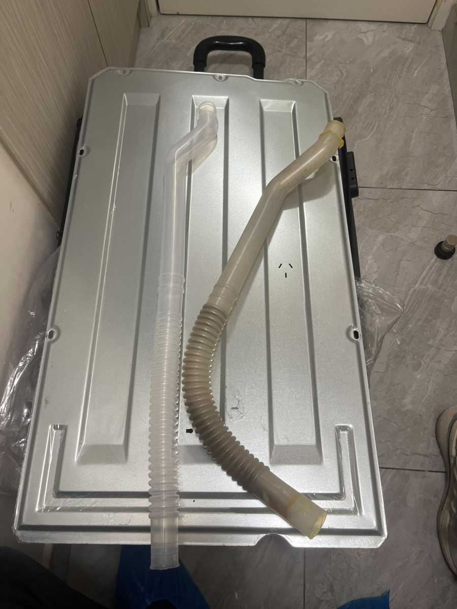 排水階段一啟即見漏水，解析這部惠而浦VEMC系列洗衣機保險喉破洞🔍