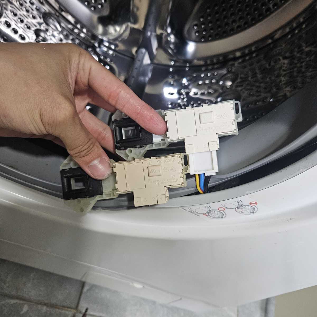 這部LG WFN系列洗衣機突然顯示dE無法鎖門，客戶如何重拾洗衣節奏？🔑