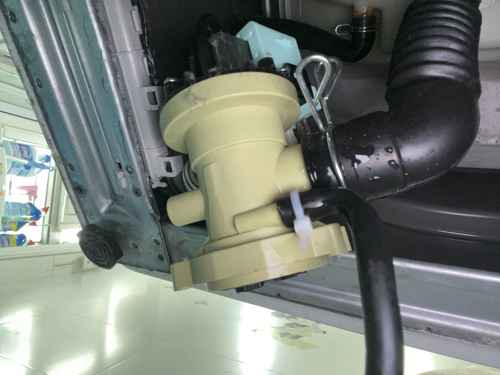 清理過濾器卻無心脫落排水喉？這部Whirlpool FRAL系列洗衣機洗中漏水實錄 🛟