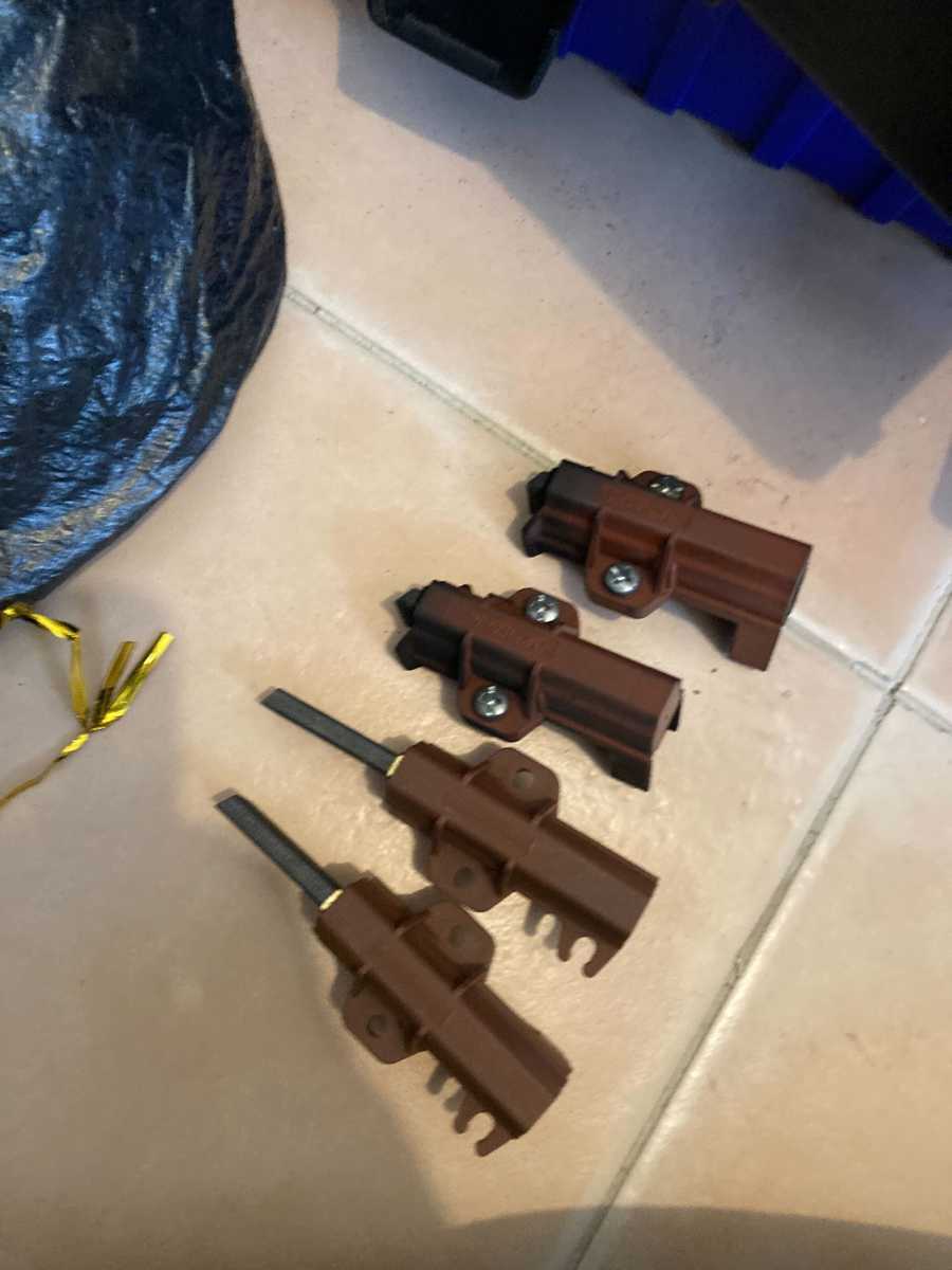 洗衣中E60故障停擺，這部Brandt BWF系列洗衣機碳刷為何全耗盡？🤔