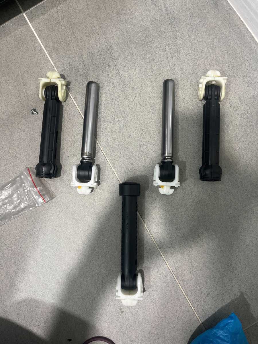 深夜嘭嘭聲擾眠，師傅更換避震器後這部惠而浦AWC系列洗衣機重歸寧靜 😴