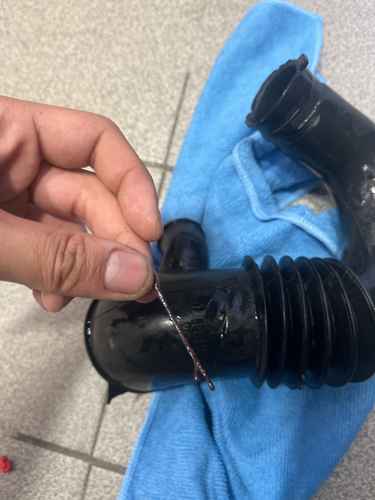 為何這部LG WFCTP1207P洗衣機缸底喉突然漏水？一根鏽髮夾是關鍵🤔
