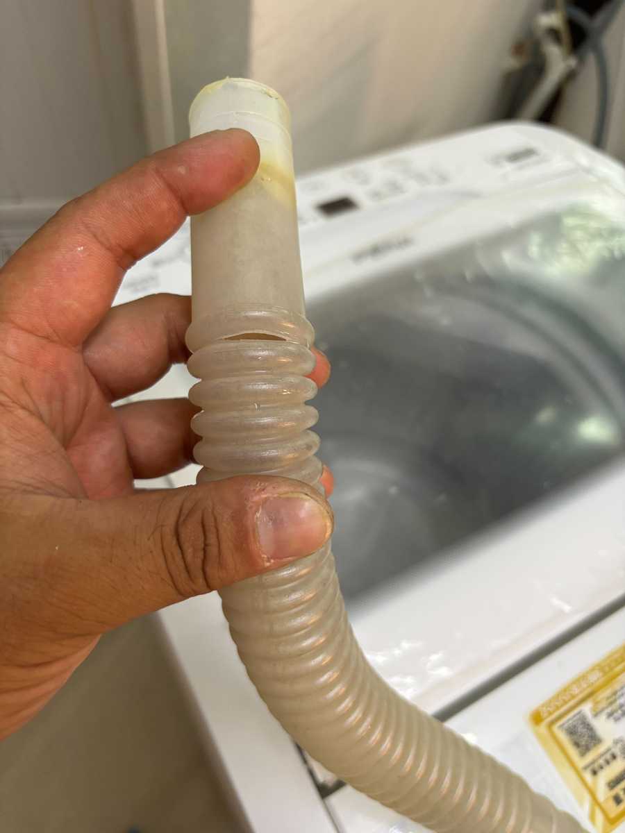 現場破解這部惠而浦VEMC系列洗衣機漏水之謎：保險喉裂紋現形 🕵️