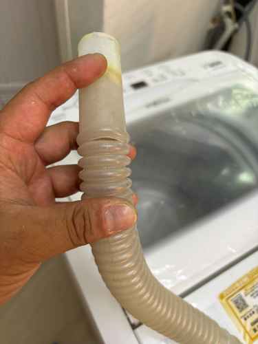 現場破解這部惠而浦VEMC系列洗衣機漏水之謎：保險喉裂紋現形 🕵️