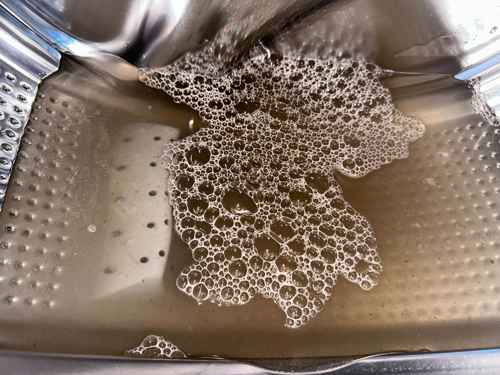 樂先生家陽台的黑點謎團🦠：這部Whirlpool前置式洗衣機的隱形汙垢探秘
