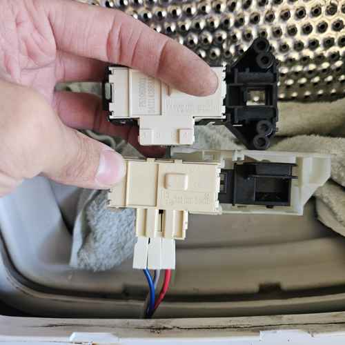 這部Philco PTL系列洗衣機鎖頭燈閃不停還不啟動？現場檢測揭開真相 🕵️