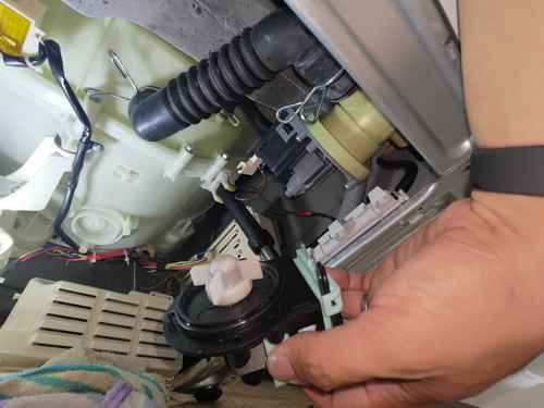 出現故障碼E12🧩Whirlpool惠而浦前置式洗衣機 WRAL85411