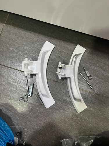 這部Electrolux EWP系列前置式洗衣機更換門把手與門鎖掣後，解鎖秒開重獲順暢✨