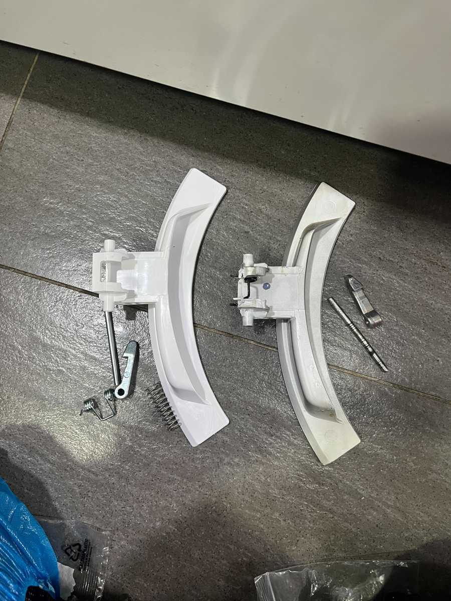 這部Electrolux EWP系列前置式洗衣機更換門把手與門鎖掣後，解鎖秒開重獲順暢✨