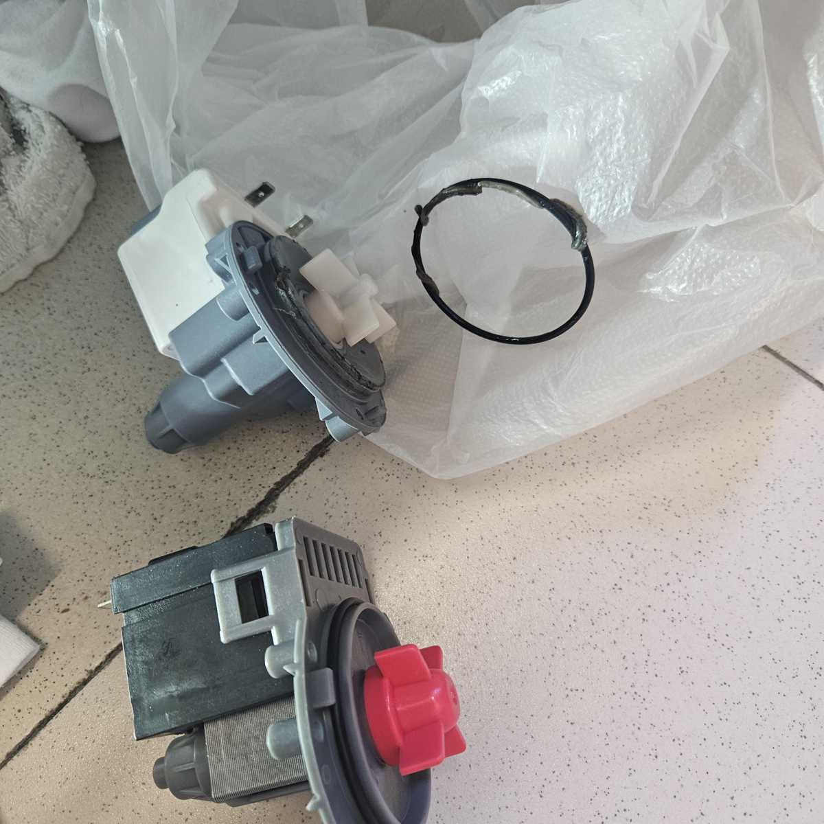 過濾器清理無果，這部惠而浦FRAL系列洗衣機E12排水問題真相💧