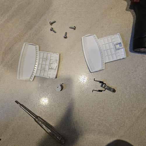 從拍照到備料，3個步驟讓這部Bauknecht BKWD系列洗衣機門把手恢復順暢 🤏