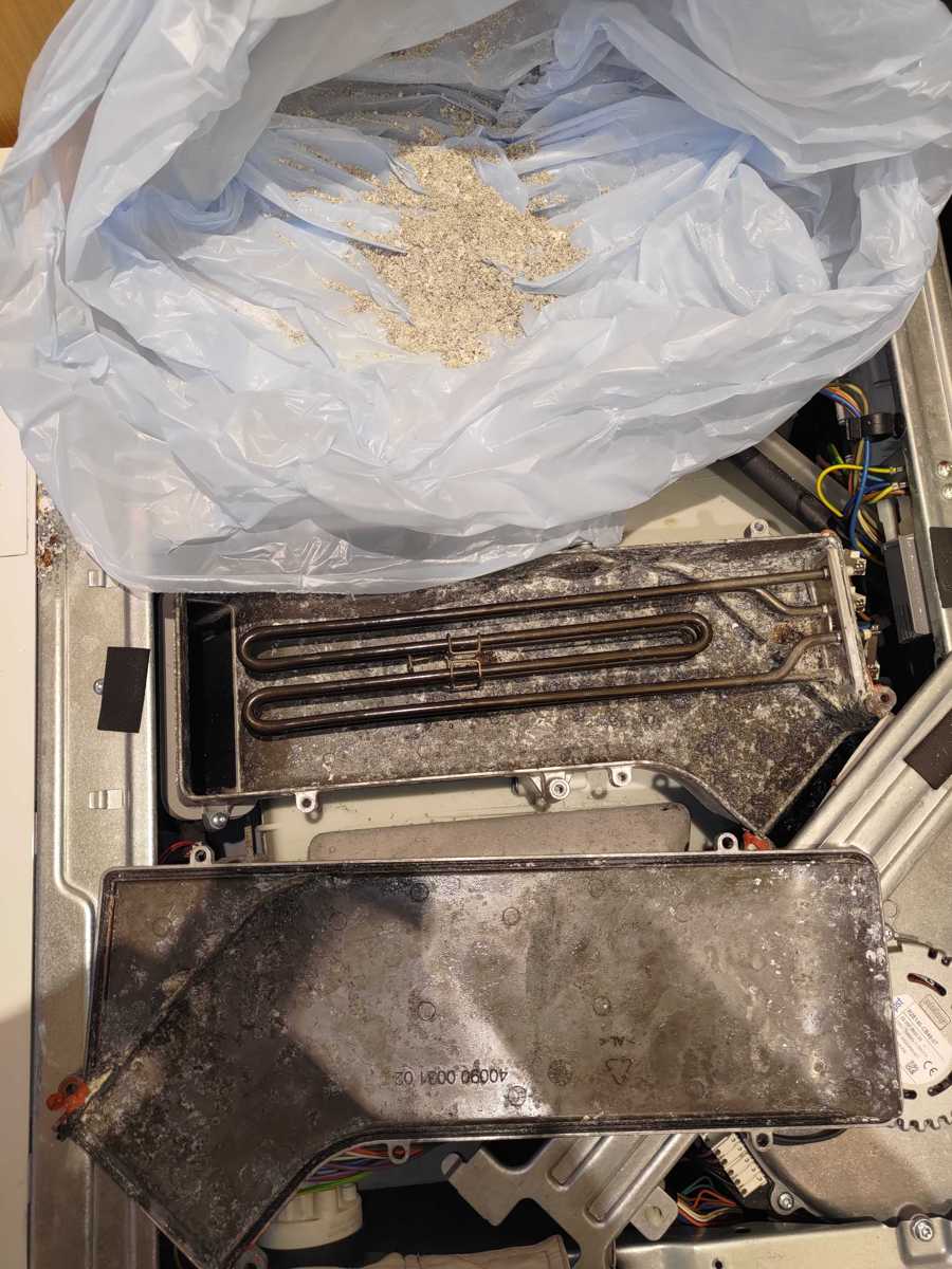 新居租客困惑：這部西門子WK系列洗衣機烘乾失靈，竟冒出白色粉末 🧼