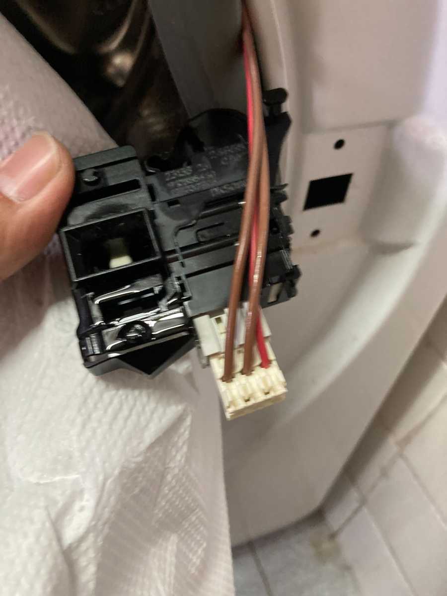 這部Whirlpool WFCR系列洗衣機F06故障：潤滑劑誤用的意外發現 🧩