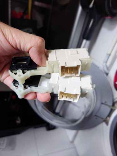 門鎖掣老化讓這部LG WFT系列洗衣機進入冬眠模式 dE故障碼現形 🥶