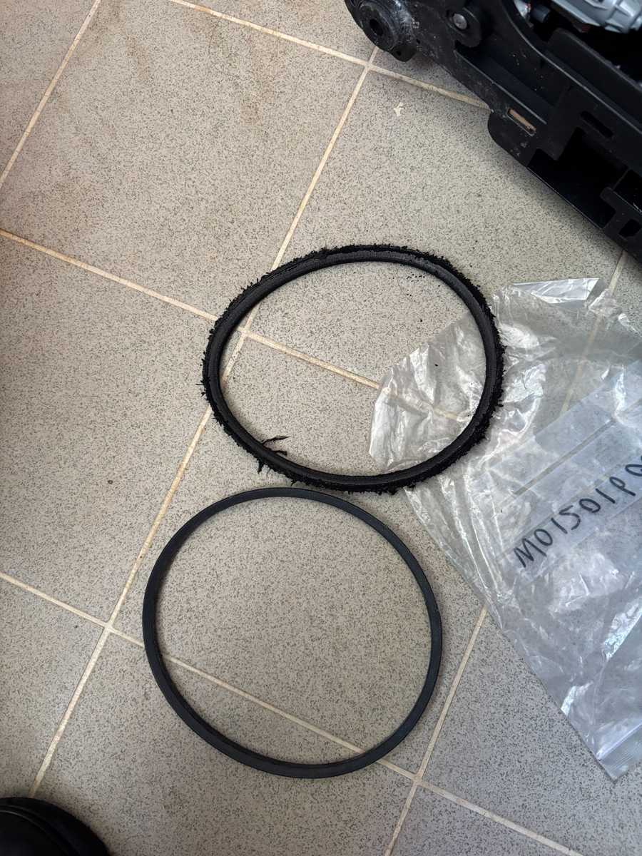 這部Summe SWM系列洗衣機為何脫水慢又吵鬧？師傅發現皮帶老化秘密 🤔