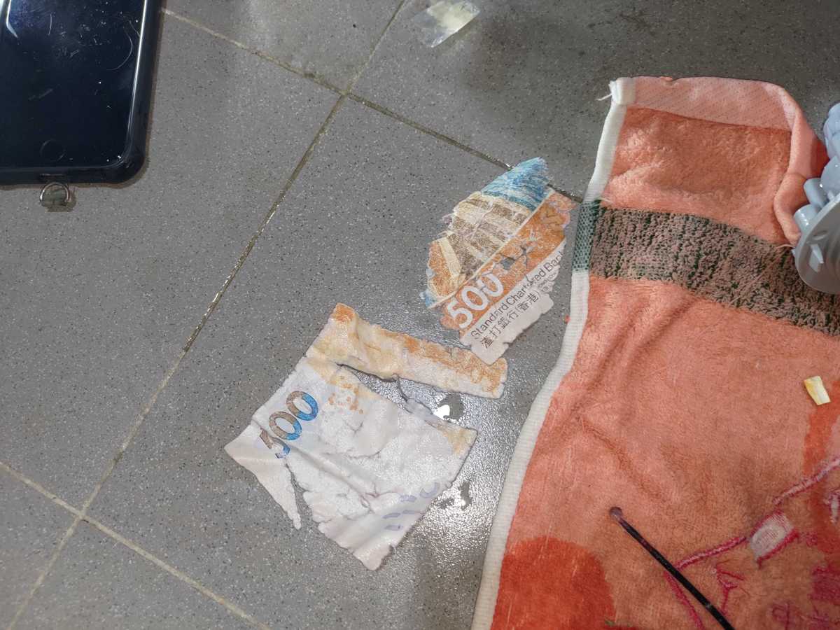 這部Candy GVW系列洗衣機積水不退？一張$500大鈔與大量硬幣的漂流日記💵