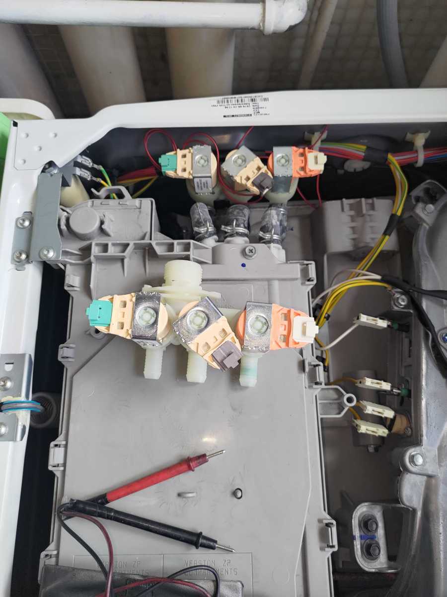 這部Zanussi ZKN系列洗衣機烘乾時突然顯示E10故障碼🧩入水掣竟是關鍵問題
