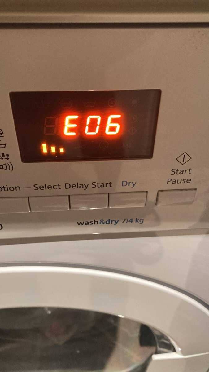 這部西門子WK系列洗衣機為何出現E06又無法排水？師傅現場揪出金屬異物 🔍