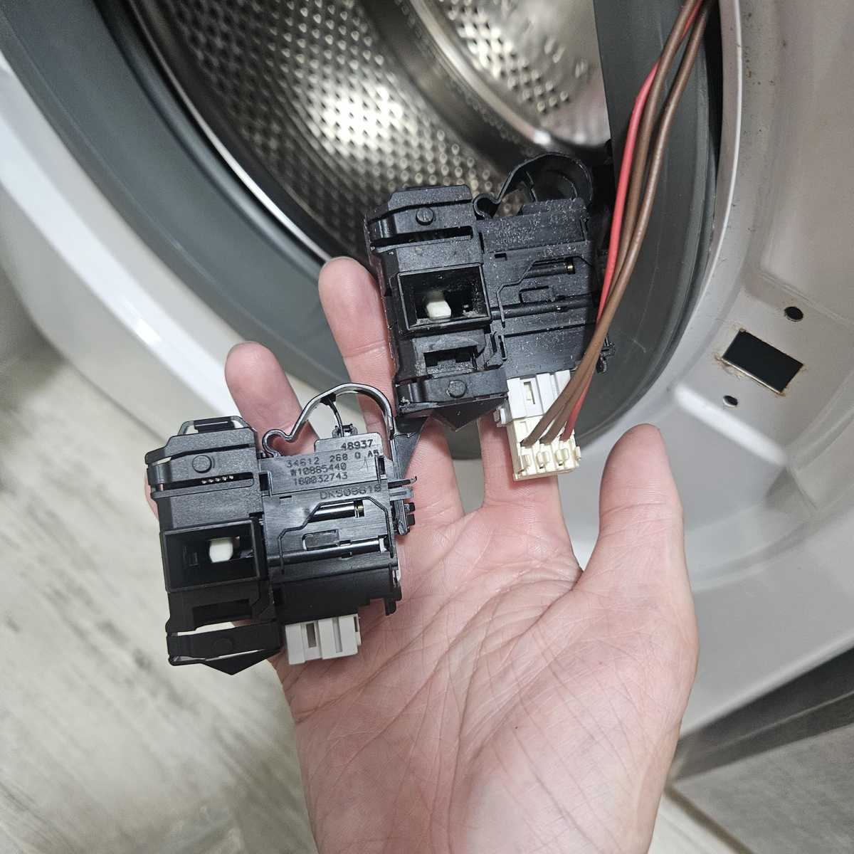 這部惠而浦CFCR系列洗衣機反覆跳出F06錯誤？更換門鎖掣後迅速解鎖🗝️