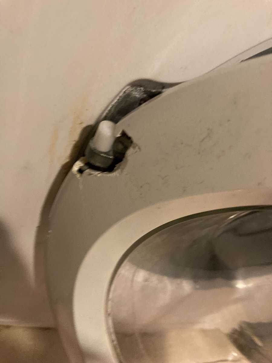 當心門框細縫！這部西門子WS系列洗衣機裂痕日益擴大👀