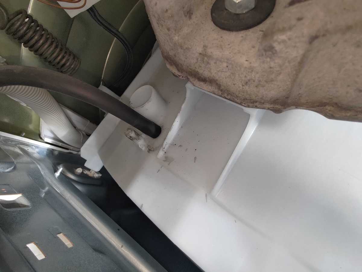 嬰兒衣物太少？這部西門子WM系列洗衣機失衡導致漏水 🌊