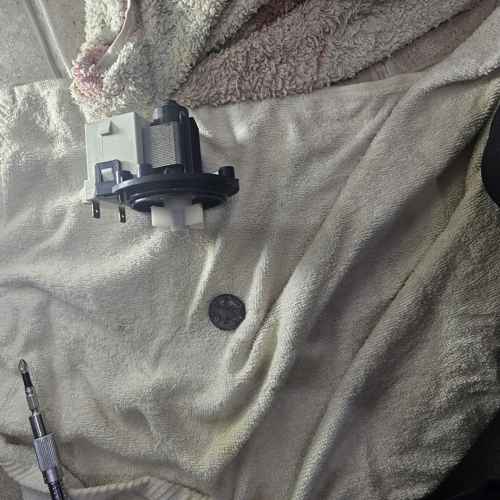 從水滿桶到恢復排水：這部LG WFCT系列洗衣機一元硬幣困局破解 🔍