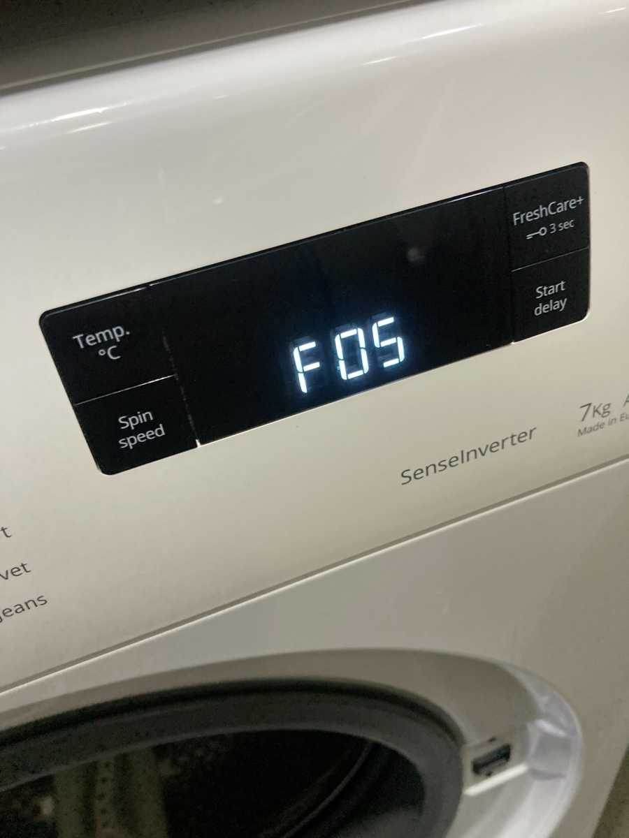 小廚房大挑戰：如何排除這部惠而浦CFCR系列洗衣機F05故障碼 🌀