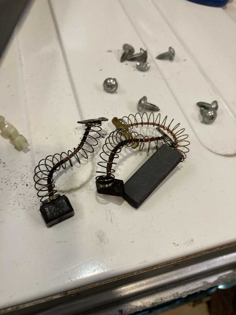 不忍工人姐姐手洗所有衣物！這部西門子WM系列洗衣機F21故障碼背後的暖心故事 💝